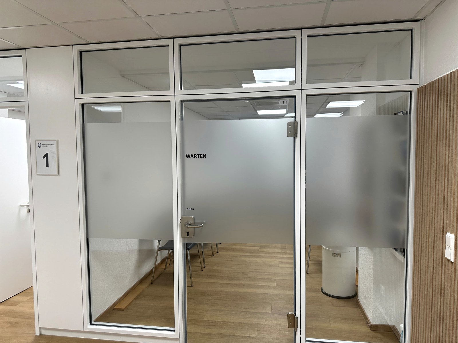Sichtschutz- & Glasdekorfolien – VISUAL BT Werbetechnik und Folientechnik
